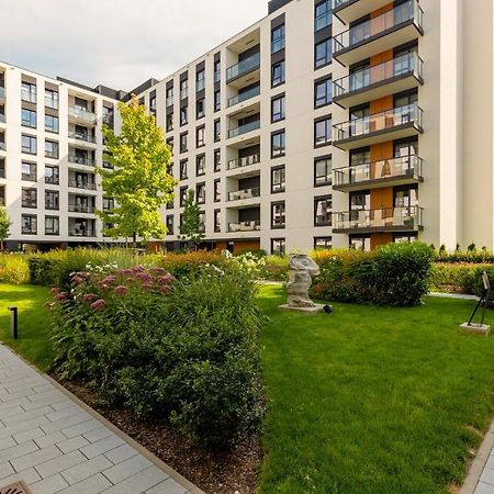 Cosy Apartment Bialej Floty With Parking By Noclegi Renters Varsovie Extérieur photo