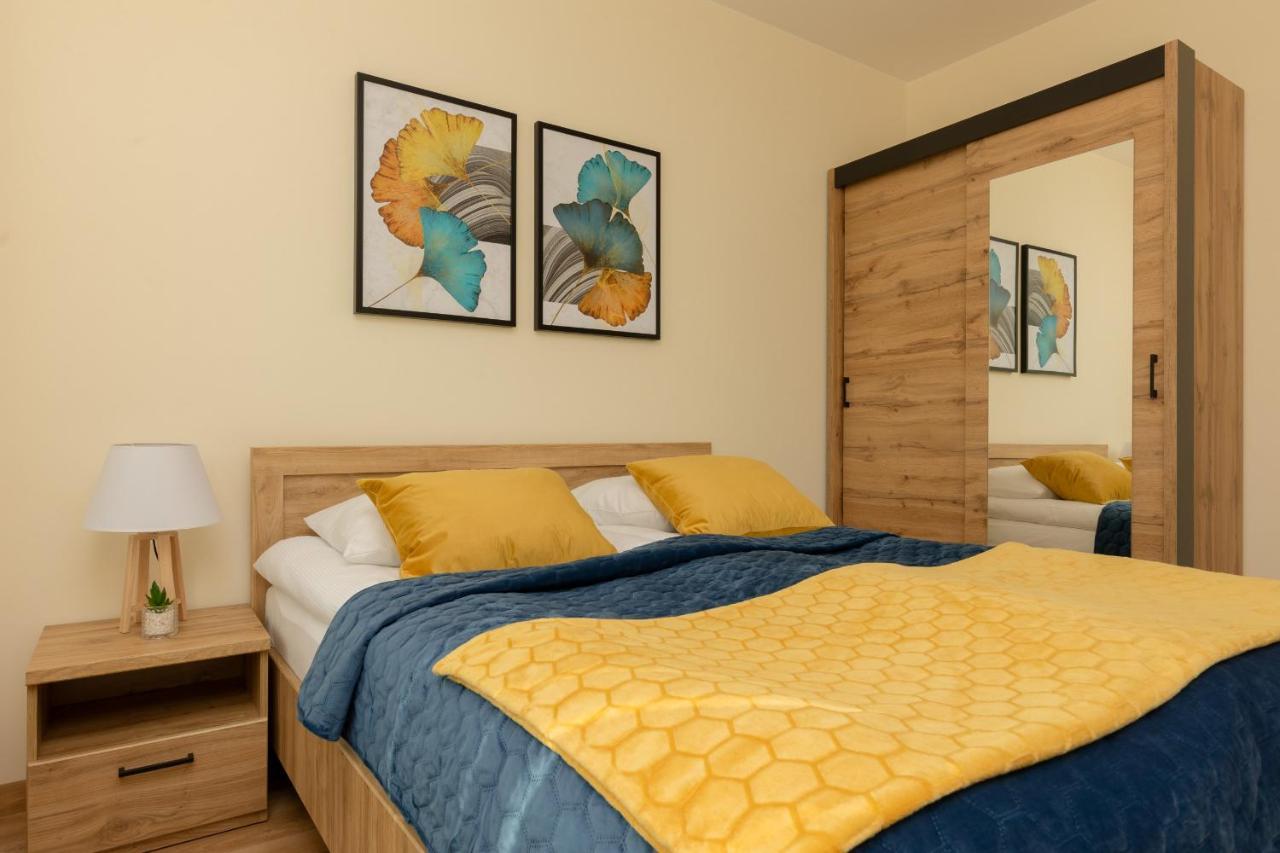 Cosy Apartment Bialej Floty With Parking By Noclegi Renters Varsovie Extérieur photo