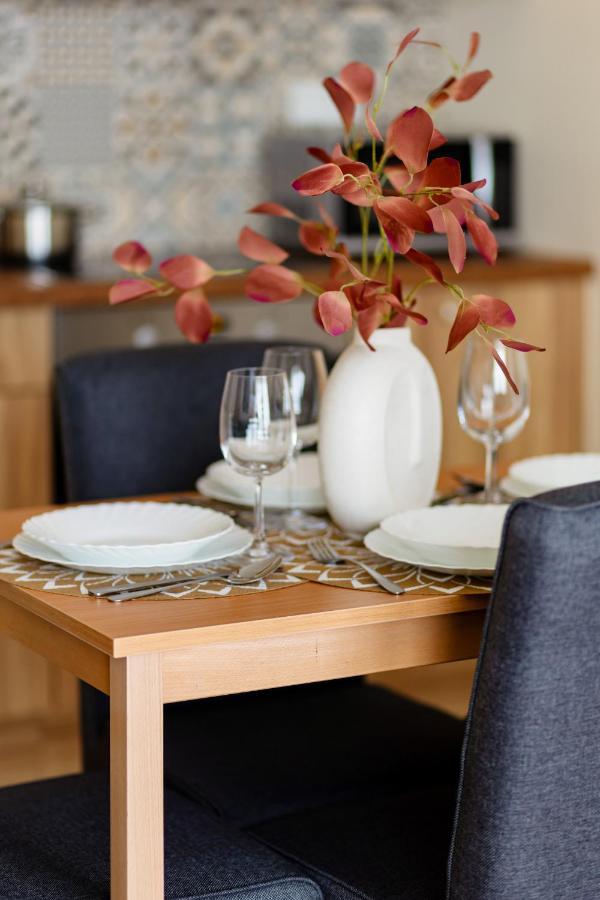 Cosy Apartment Bialej Floty With Parking By Noclegi Renters Varsovie Extérieur photo