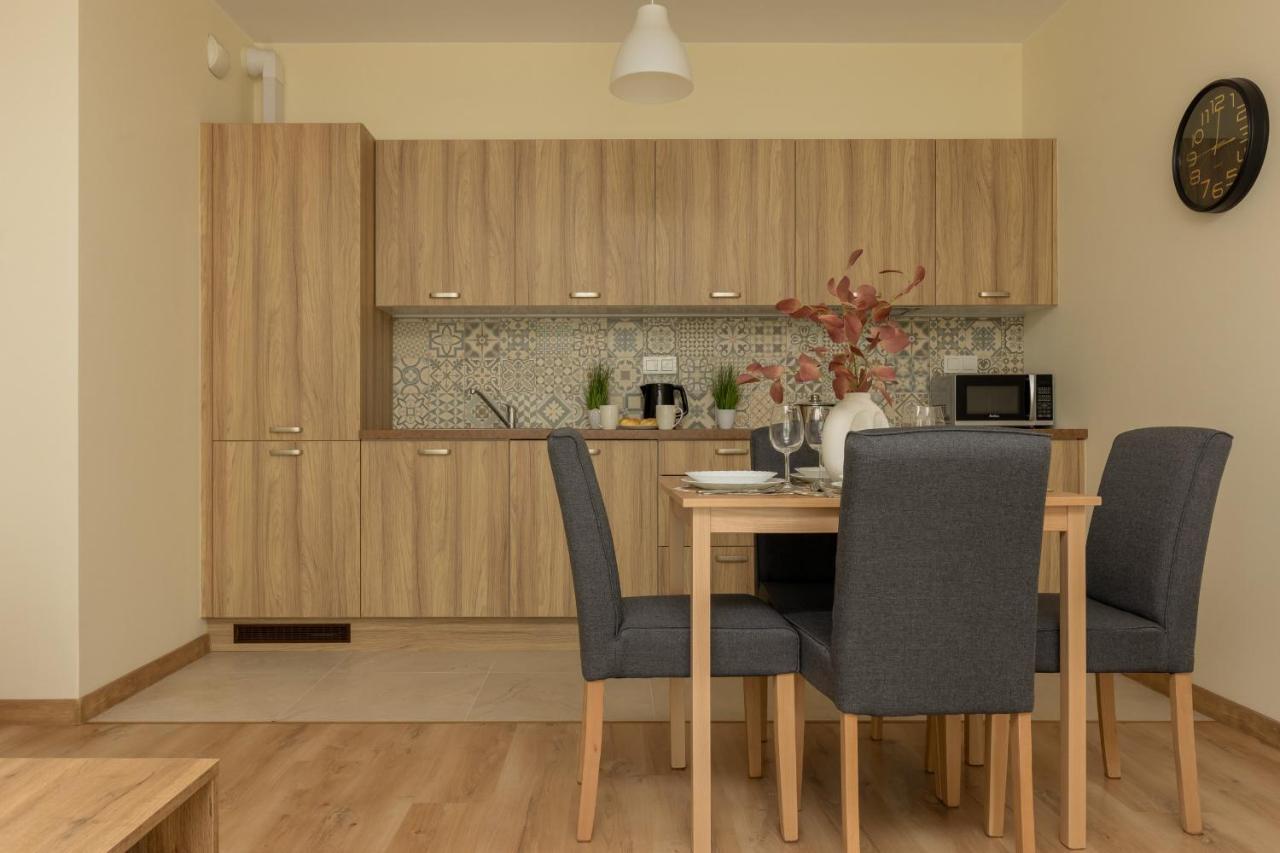 Cosy Apartment Bialej Floty With Parking By Noclegi Renters Varsovie Extérieur photo